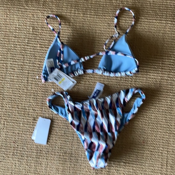 NWT! Splendid Deco medium 2Piece bikini. Triangle top $68, French Cut bottom $56 - Picture 8 of 16